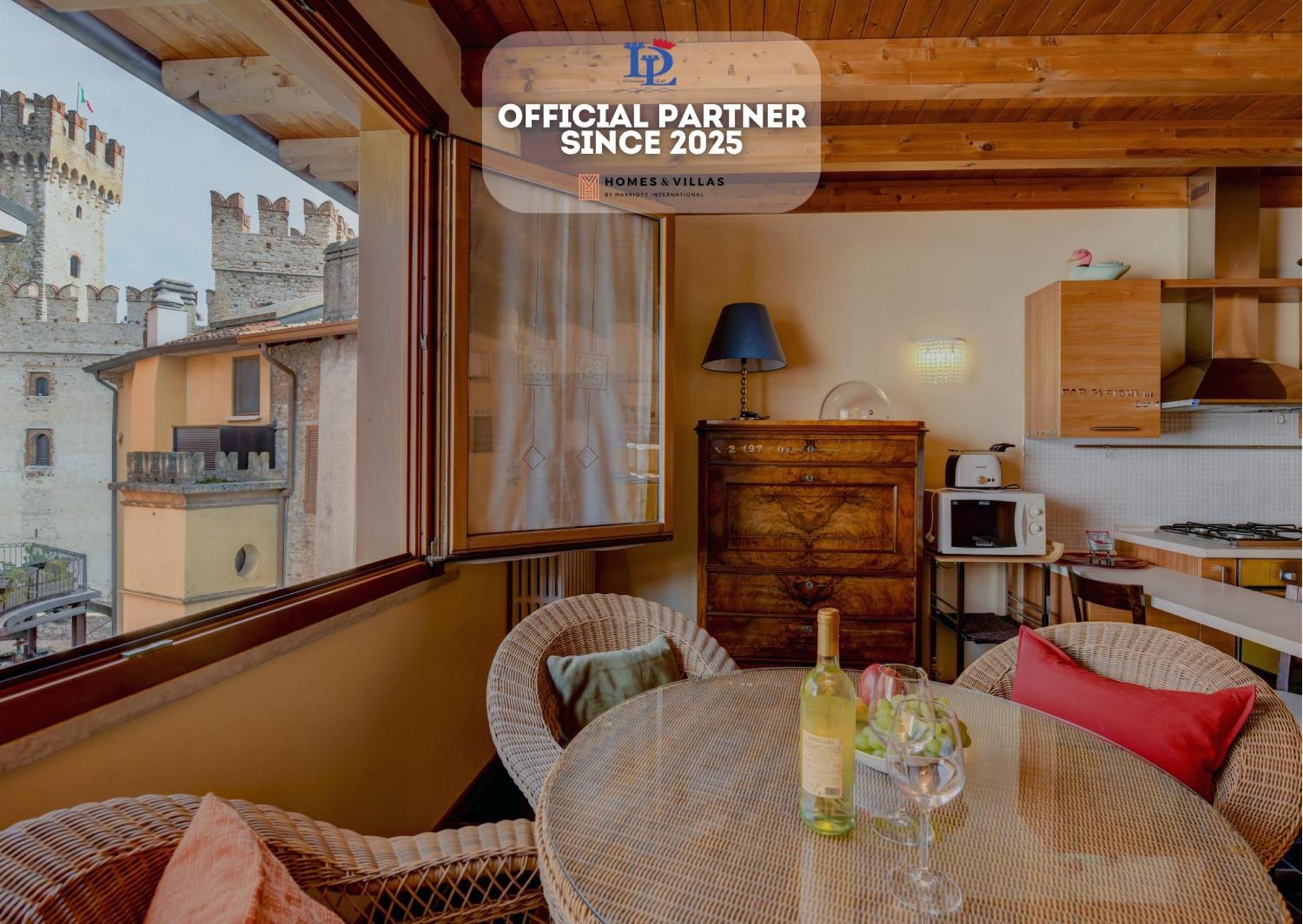 Desenzanoloft Official Partner Marriott Homes & Villas -Penthouse Never Say Never Sirmione Castle View מראה חיצוני תמונה
