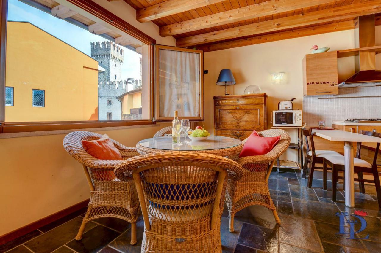Desenzanoloft Official Partner Marriott Homes & Villas -Penthouse Never Say Never Sirmione Castle View מראה חיצוני תמונה