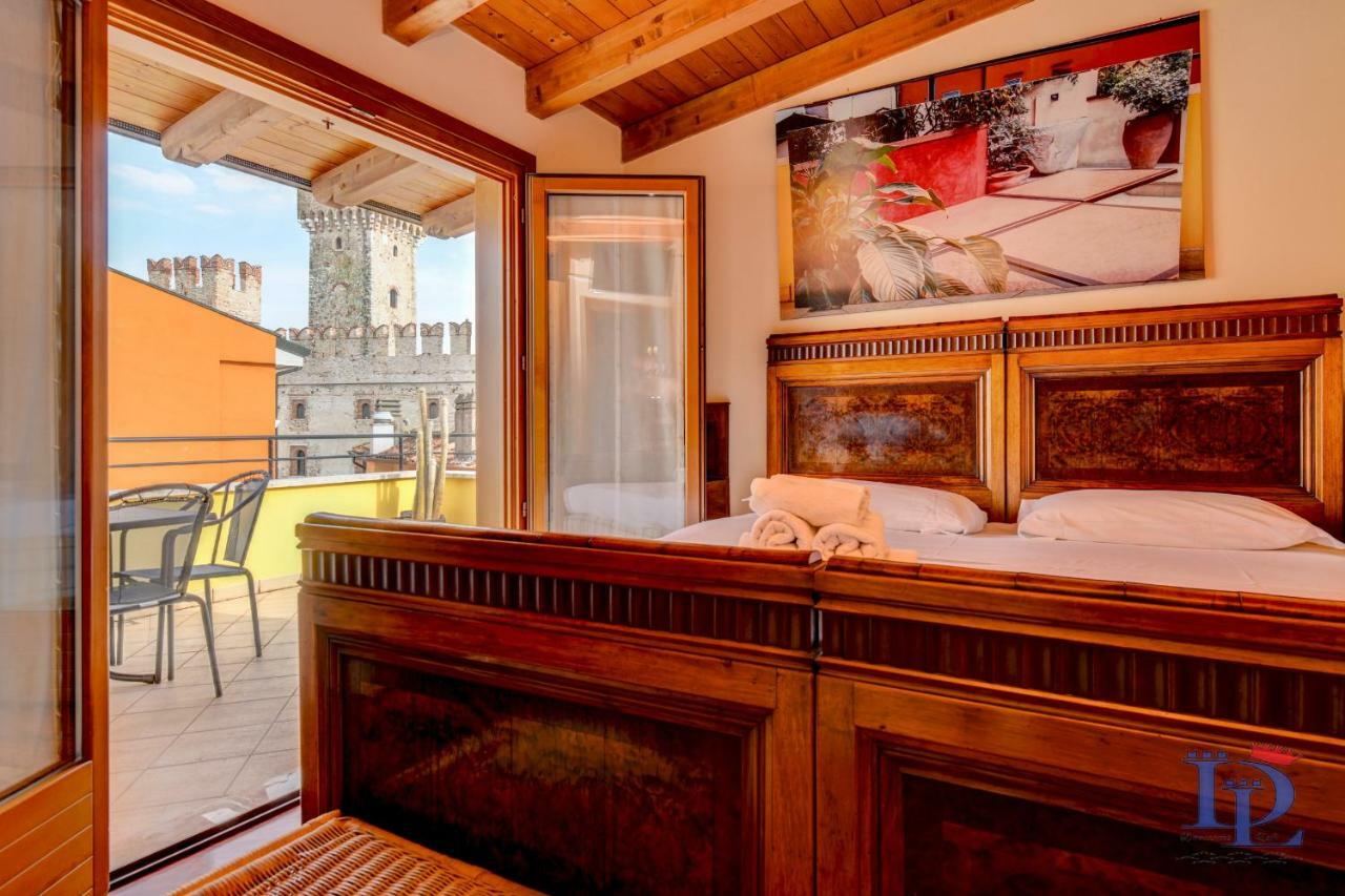 Desenzanoloft Official Partner Marriott Homes & Villas -Penthouse Never Say Never Sirmione Castle View מראה חיצוני תמונה