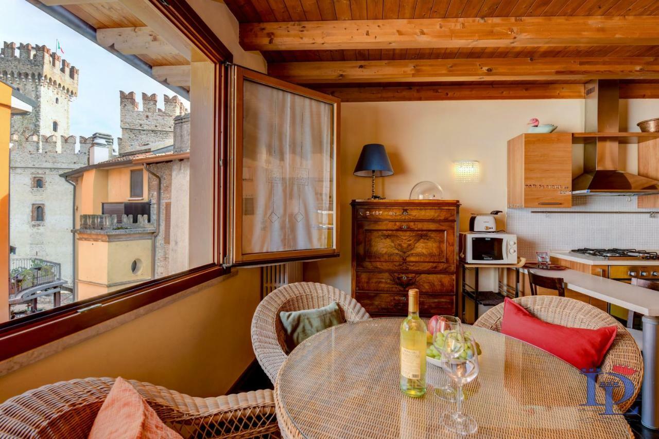 Desenzanoloft Official Partner Marriott Homes & Villas -Penthouse Never Say Never Sirmione Castle View מראה חיצוני תמונה